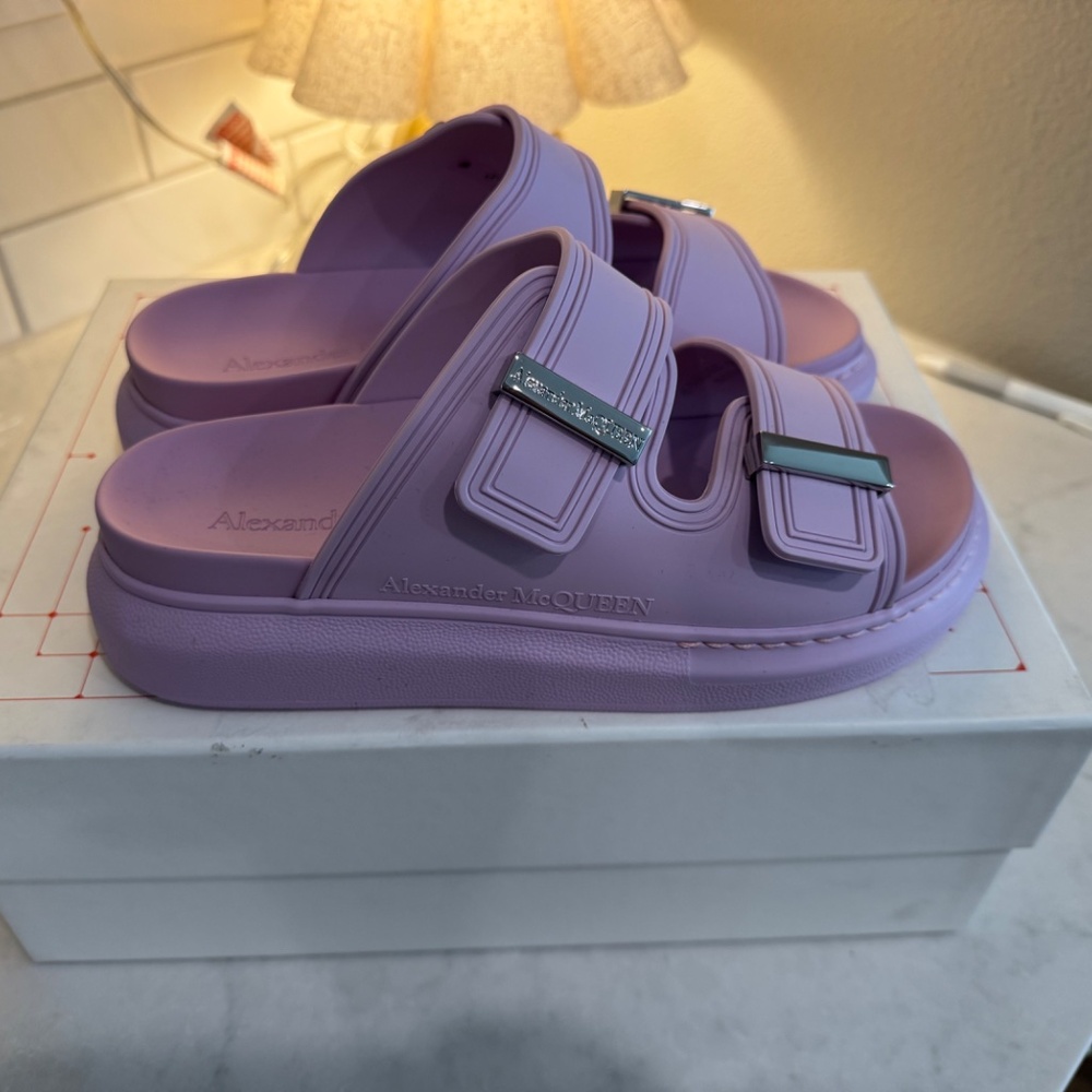 NEW in box Alexander McQueen Rubber sandal size EU 38.5 US 8.5 8 Lilac Silver - Picture 8 of 10